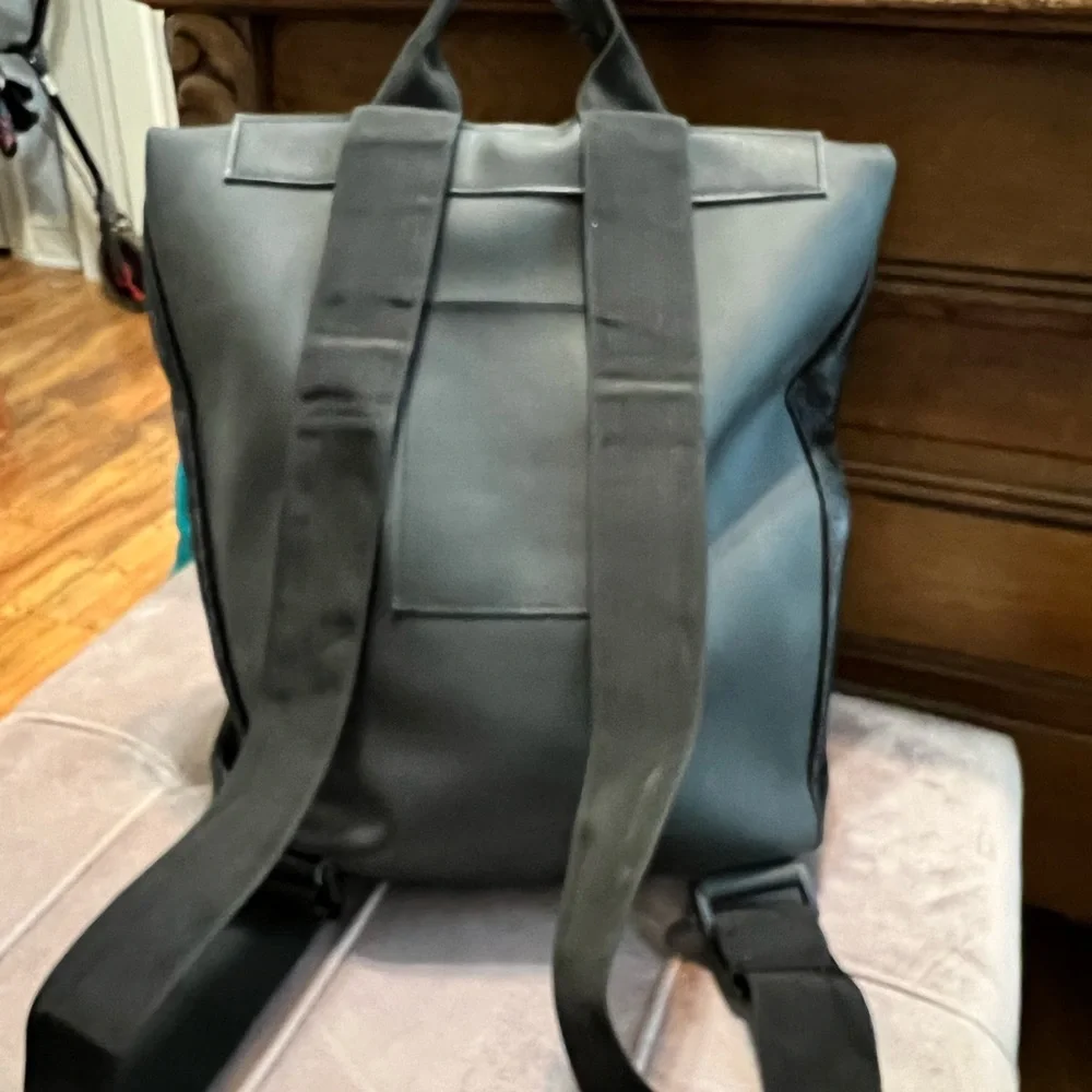 Tanger Outlet black backpack - Picture 2 of 4